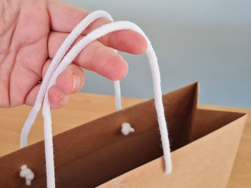 Papiertasche mit Kordel