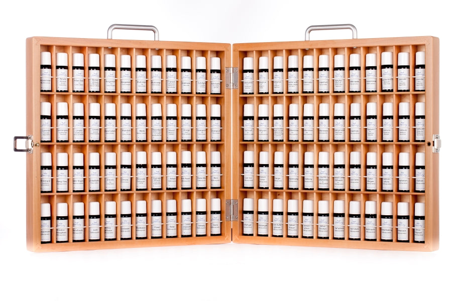 Holzkoffer Profiset gefüllt mit 96 ätherischen Ölen